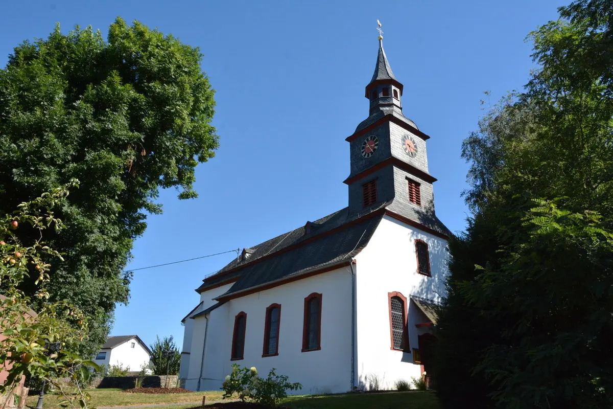 Kirche im Grünen