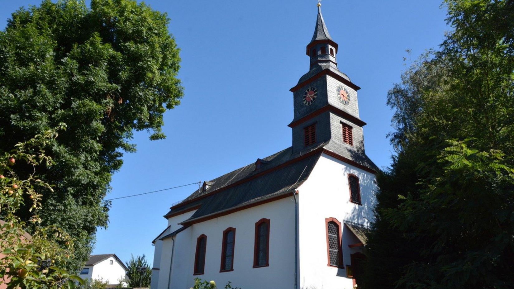 Kirche im Grünen